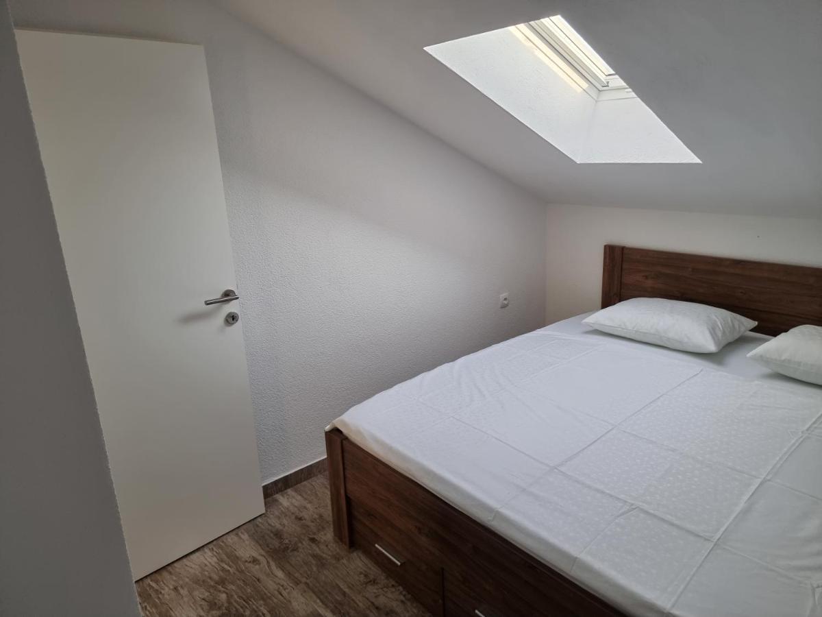 Aksa Residences Apartment Vir