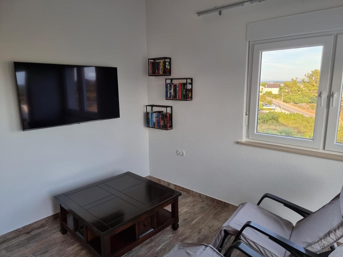 Apartment Aksa Residences Vir