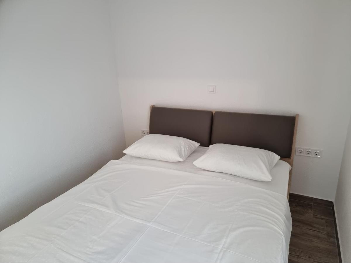 Apartment Aksa Residences Vir