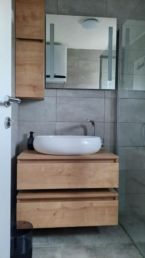 Apartment Aksa Residences Vir